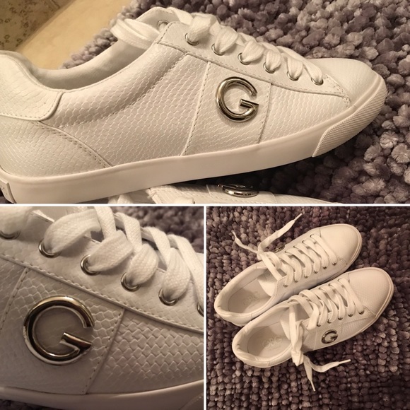 NWOT Guess signature designer sneakers Size 9 - Picture 1 of 6